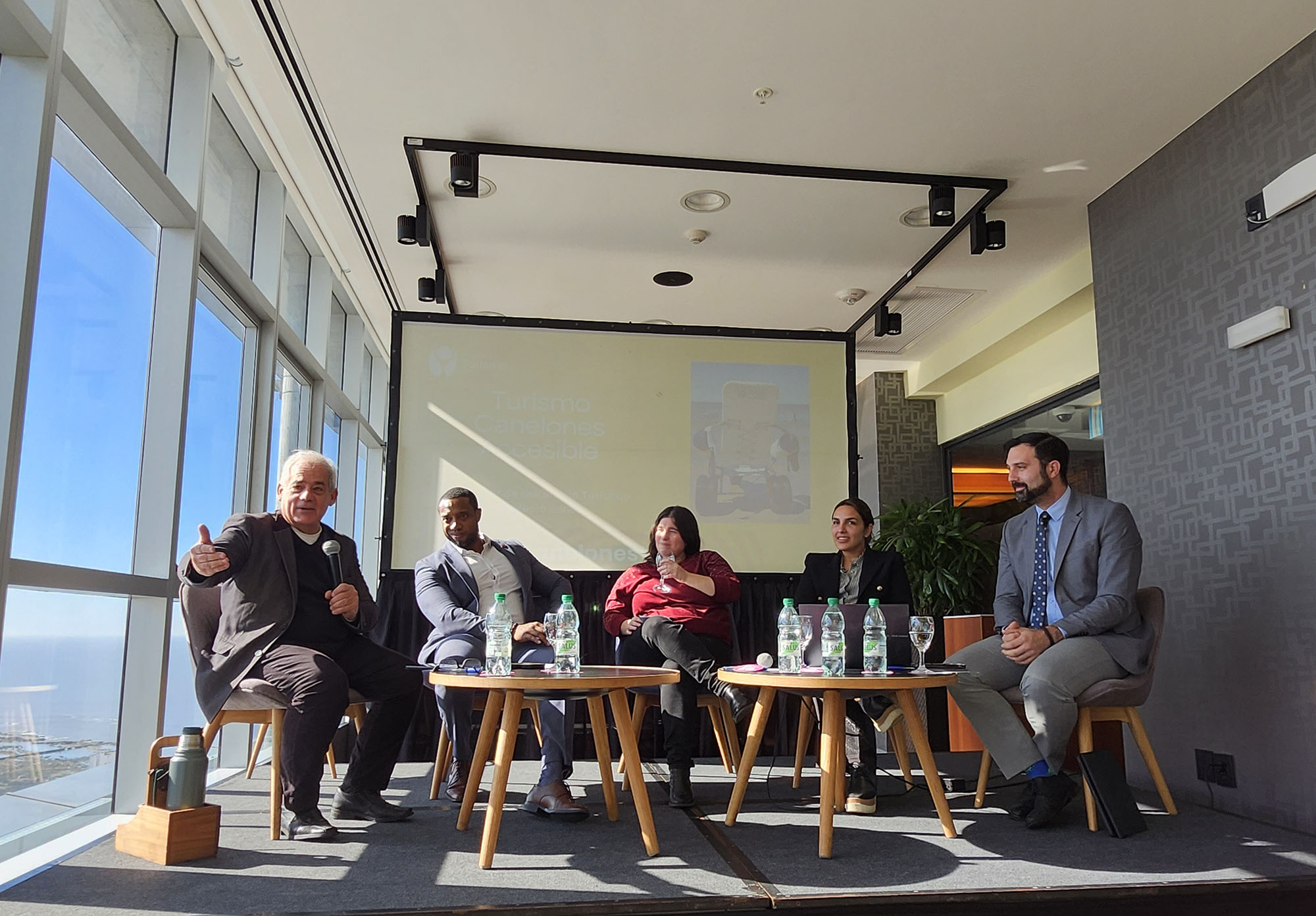 Participando en Desayuno de Trabajo sobre Turismo Inclusivo