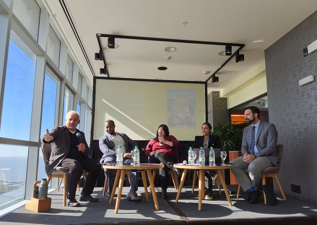 Participando en Desayuno de Trabajo sobre Turismo Inclusivo