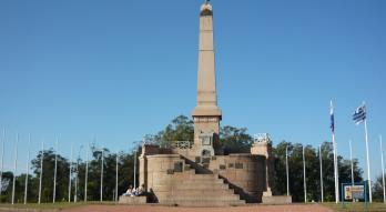 Imagen de obelisco homenaje a la batalla de Las Piedras